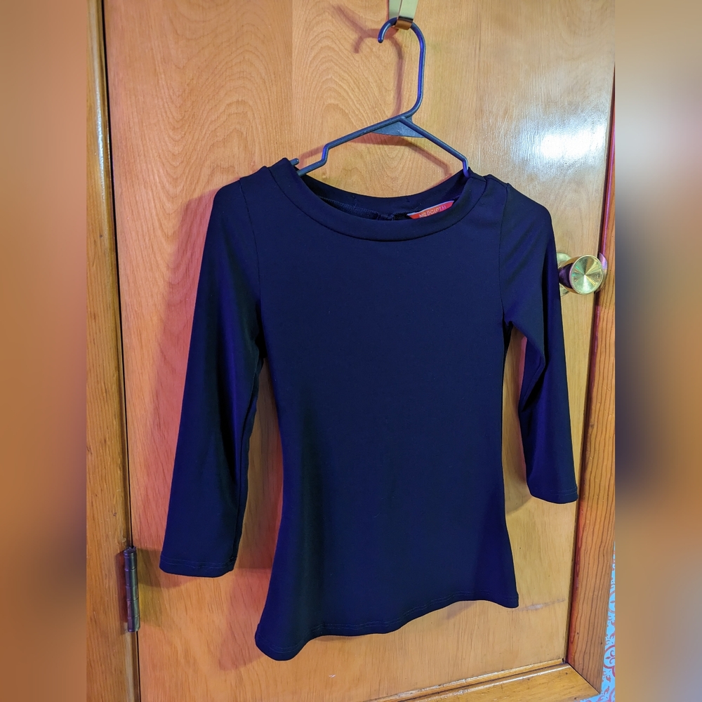 Modcloth keyhole back black top